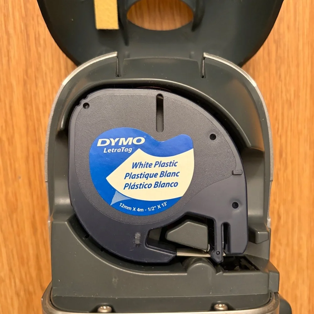 Label maker Dymo Letratag LT-100H Handheld - 1970941, one roll of tape included